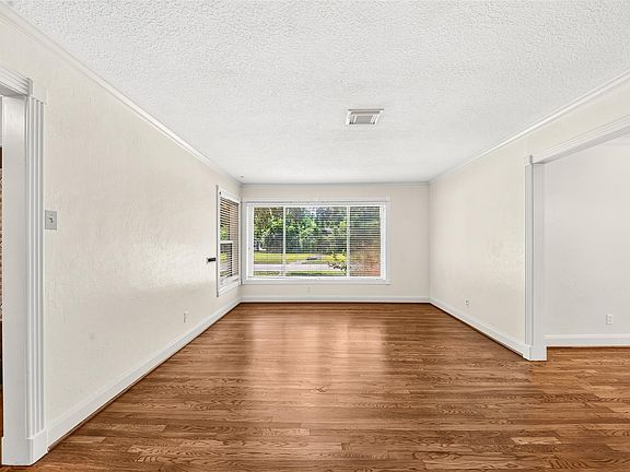 3rd image of 5262 Briarbend Dr