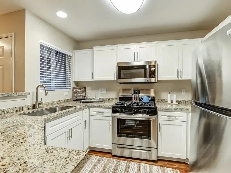 Villa Boutique Apartment Homes — Photo 18