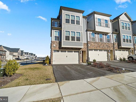 3rd image of 10100 Bluegill St
