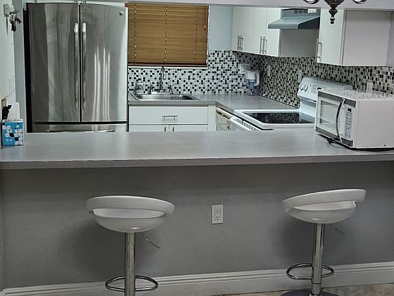 3rd image of 2375 W 74th St
