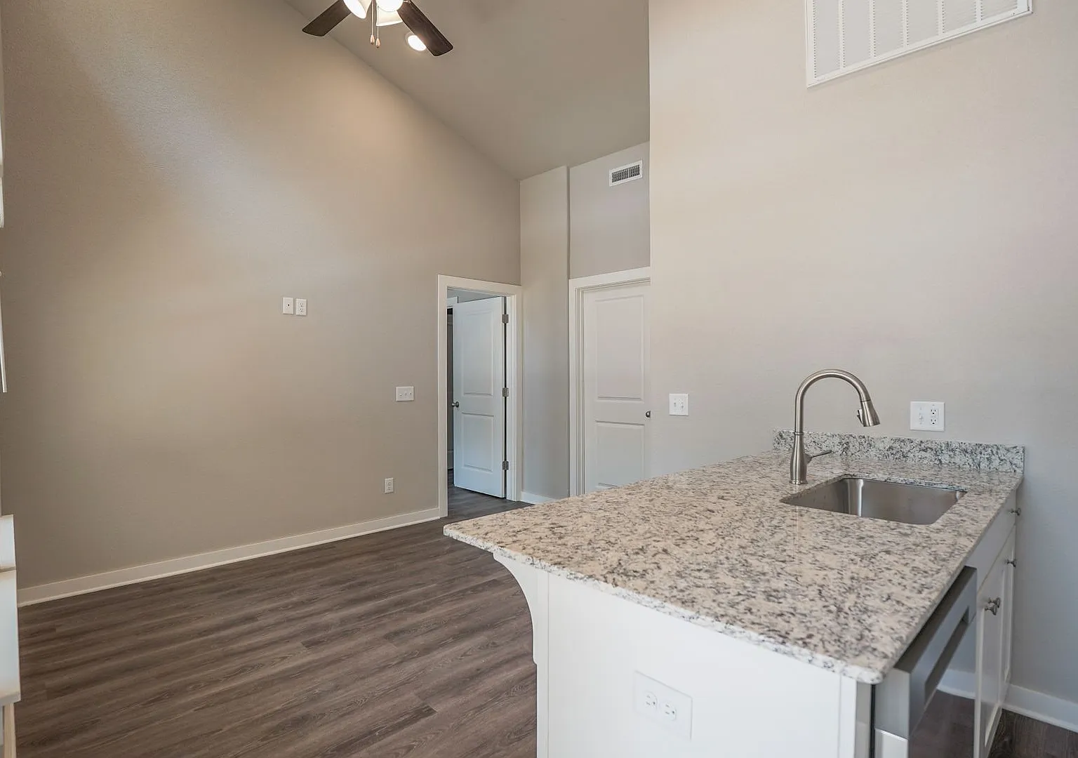 2 Bed 2 Bath Home in Fayetteville! — Photo 3