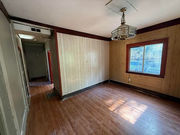4th image of 320 W 12th St N
