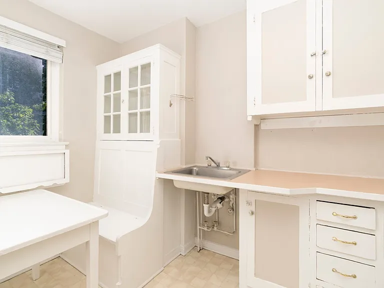 Charlesgate Apartments - Vintage Studios — Photo 57
