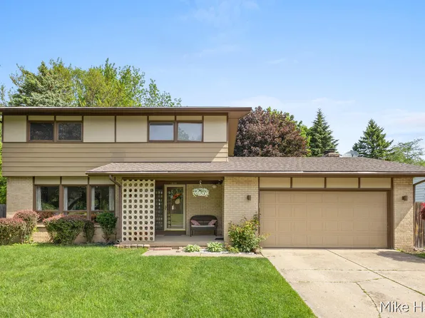 1649 Pembroke St SE, Kentwood, MI 49508