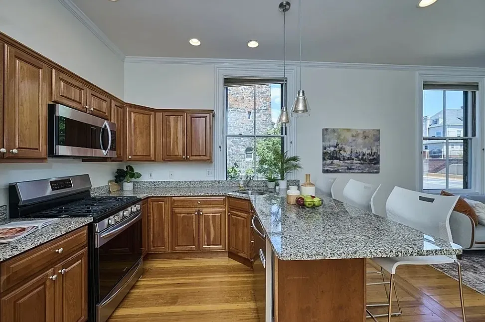 3 bed, 952 sqft, $1,214 — Photo 1