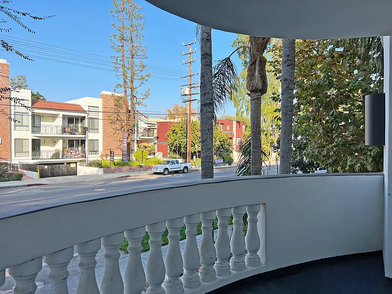 12712 Moorpark St #305 — Photo 19