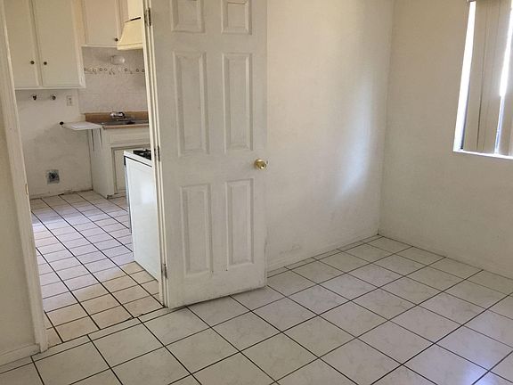 3rd image of 2418 1/2 Jackson Ave #2418-1/2