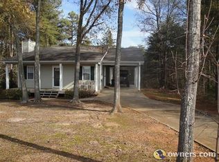 170 Persimmon Dr, Hartwell, GA 30643
