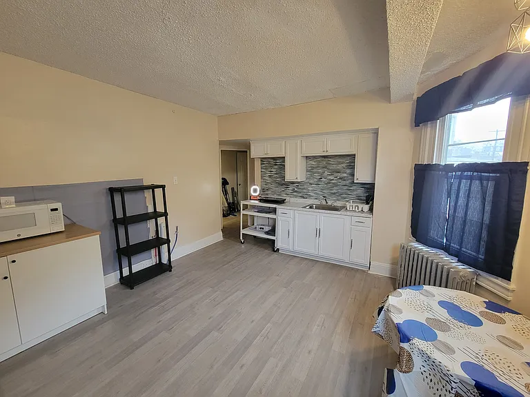 105 W Logan St — Photo 11