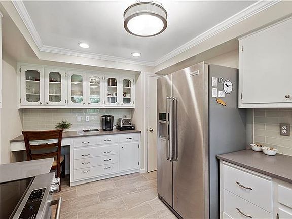 4th image of 2527 Lindenwood Dr