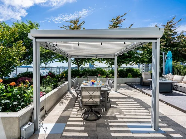 988 Quayside Dr #610, New Westminster, BC V3M 0L5