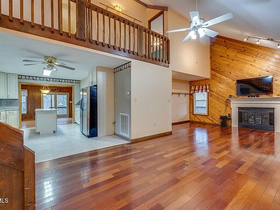 3rd image of 5039 Lake Forest Dr