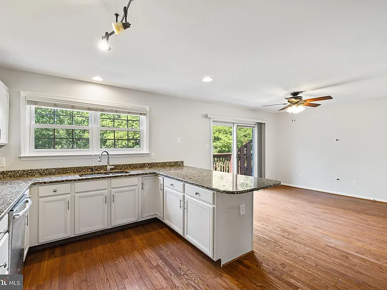 203 Princeton Cir — Photo 14