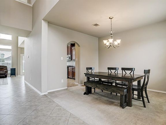 4th image of 878 Falling Springs Ln