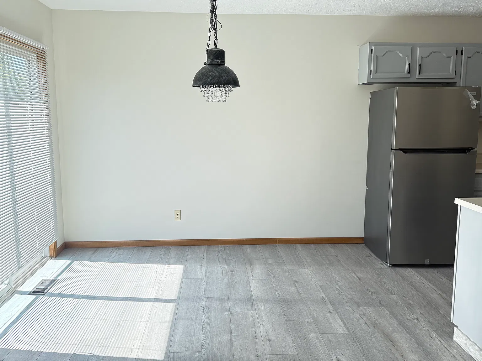 26 Vermont Ave — Photo 2