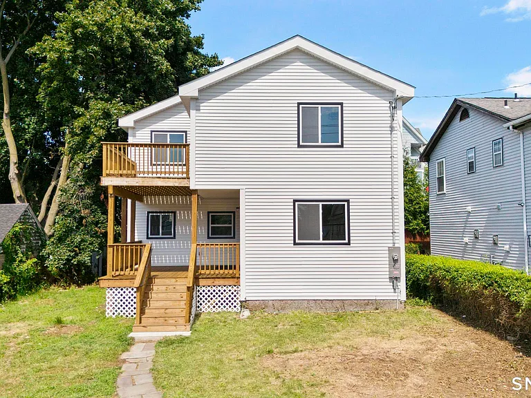 810 Brewster St — Photo 1