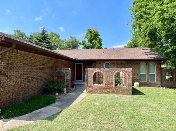 1715 Lancaster Cir, Norman, OK 73069