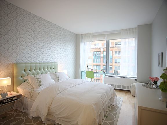 2nd image of 200 W 72nd St APT 18D