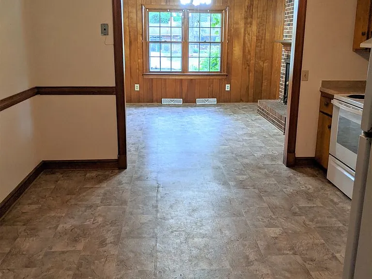 318 Jasper Ln — Photo 9