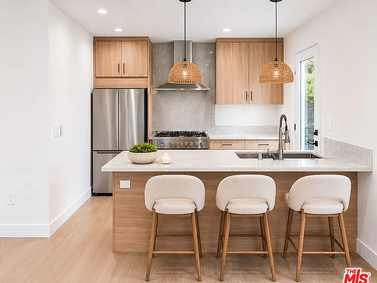 912 N Harper Ave #1 — Photo 3