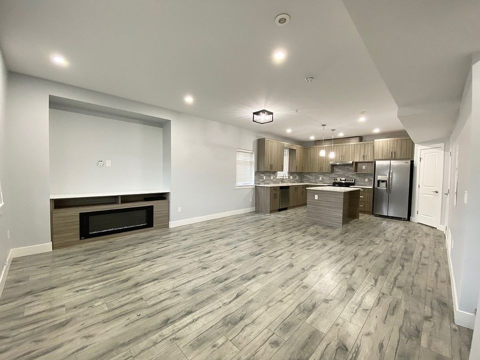 1st image of 722 Coopland Cres #1-4