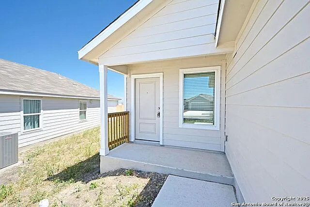 3 bed, 2.0 bath, 1402 sqft, $1,495 — Photo 2