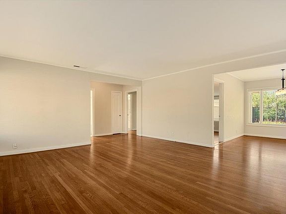 4th image of 440 Hudson St