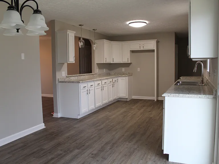 707 Elm Dr — Photo 1