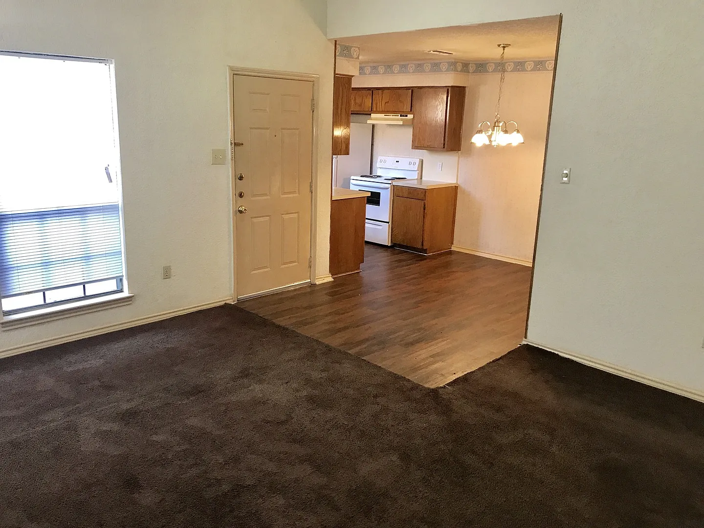 MTHLY - 3125 Tudor — Photo 3