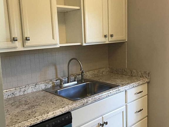 4th image of 203 Crisman St