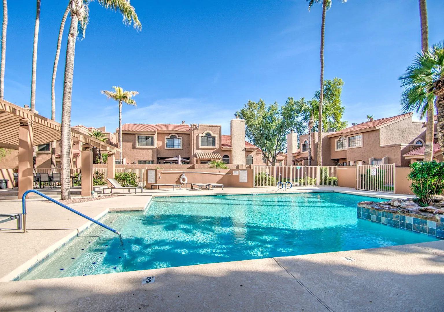Stunning Fully Furnished Rental! — Photo 2