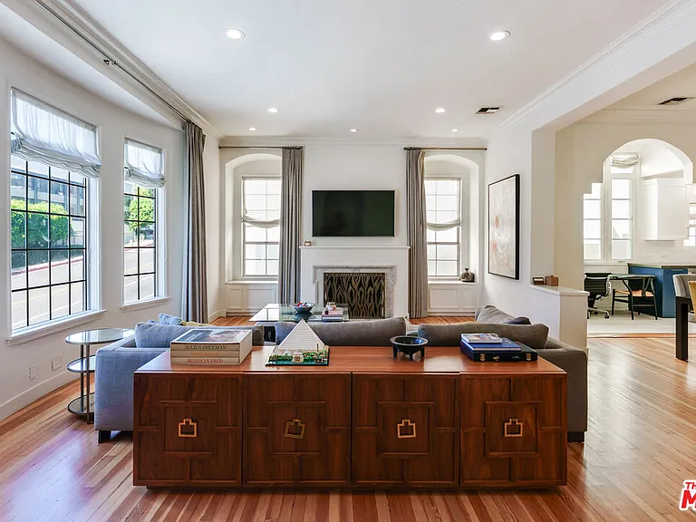 1014 N Doheny Dr — Photo 1