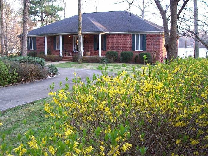 1st image of 180 East Dr
