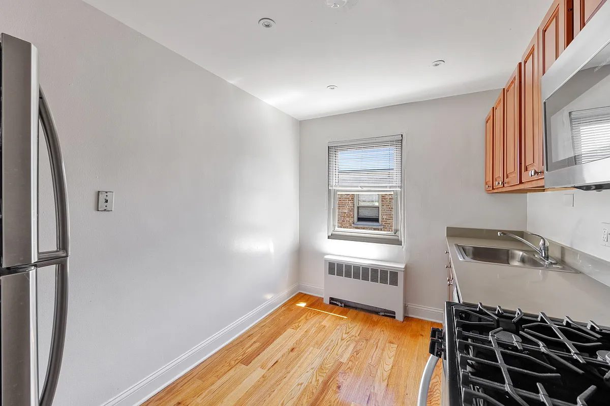 Building Photo - 605 Elmwood Ave #N2