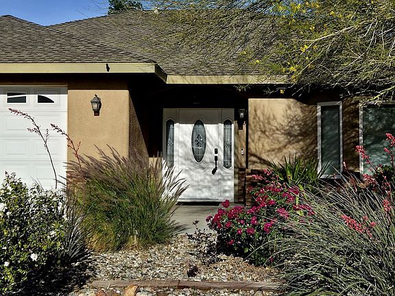 3rd image of 424 S Inyo St