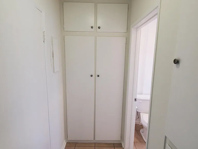 5760 Whitsett Ave #J — Photo 11