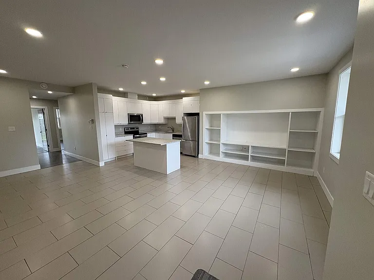 38 Concorde Way — Photo 5