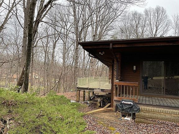 4th image of 329 Maplewood Dr