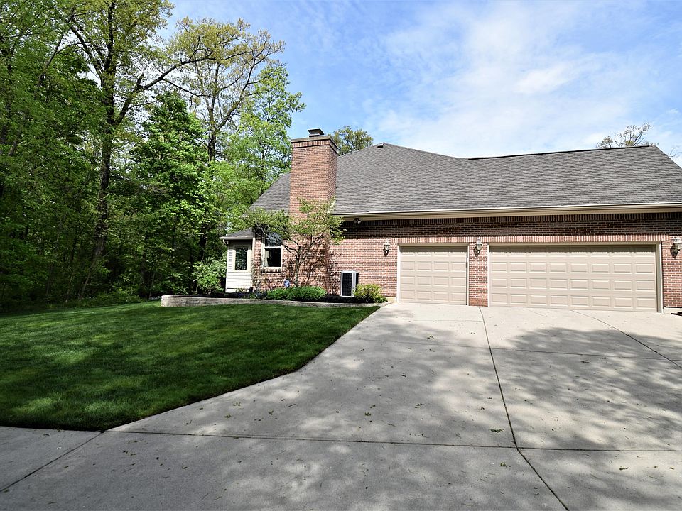 2nd image of 927 Forest Edge Ave