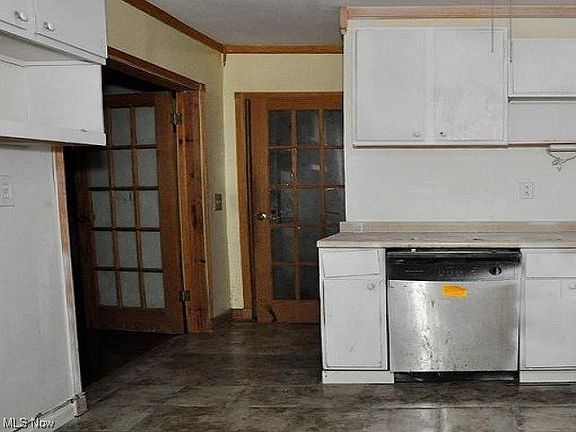 4th image of 13002 Maplerow Ave
