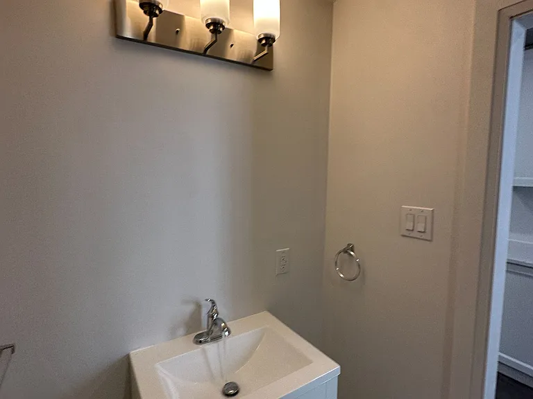 565 Yonge St #4 — Photo 25