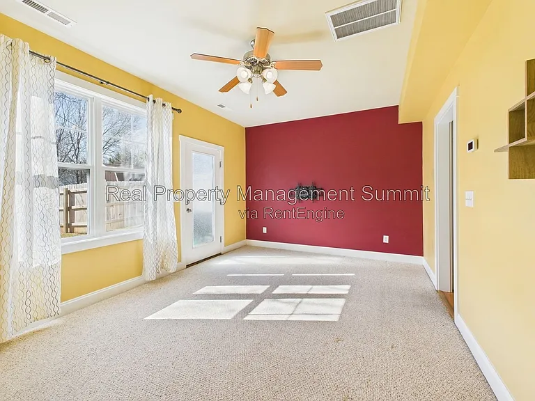 350 Marquette Ct — Photo 10