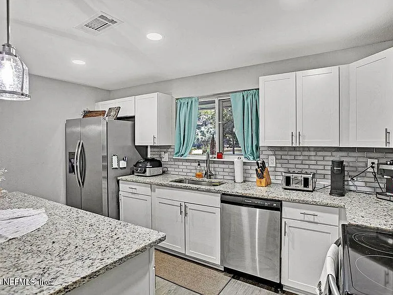 1542 Cellar Cir — Photo 3