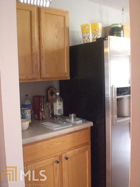 4 bed, 2.5 bath, 2711 sqft, $2,400 — Photo 4