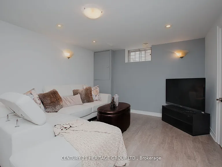 16 Lisburn Cres #BASEMENT — Photo 10