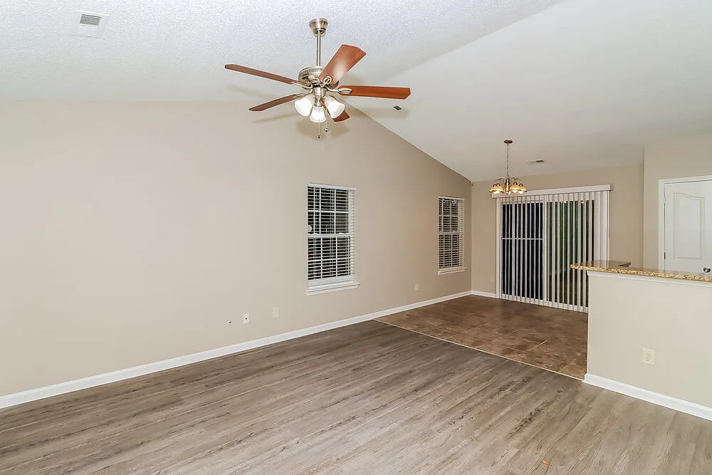 3 bed, 2.0 bath, 1450 sqft, $2,125 — Photo 3