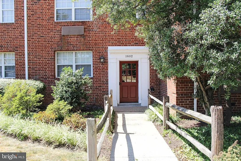 1602 W Abingdon Dr — Photo 4