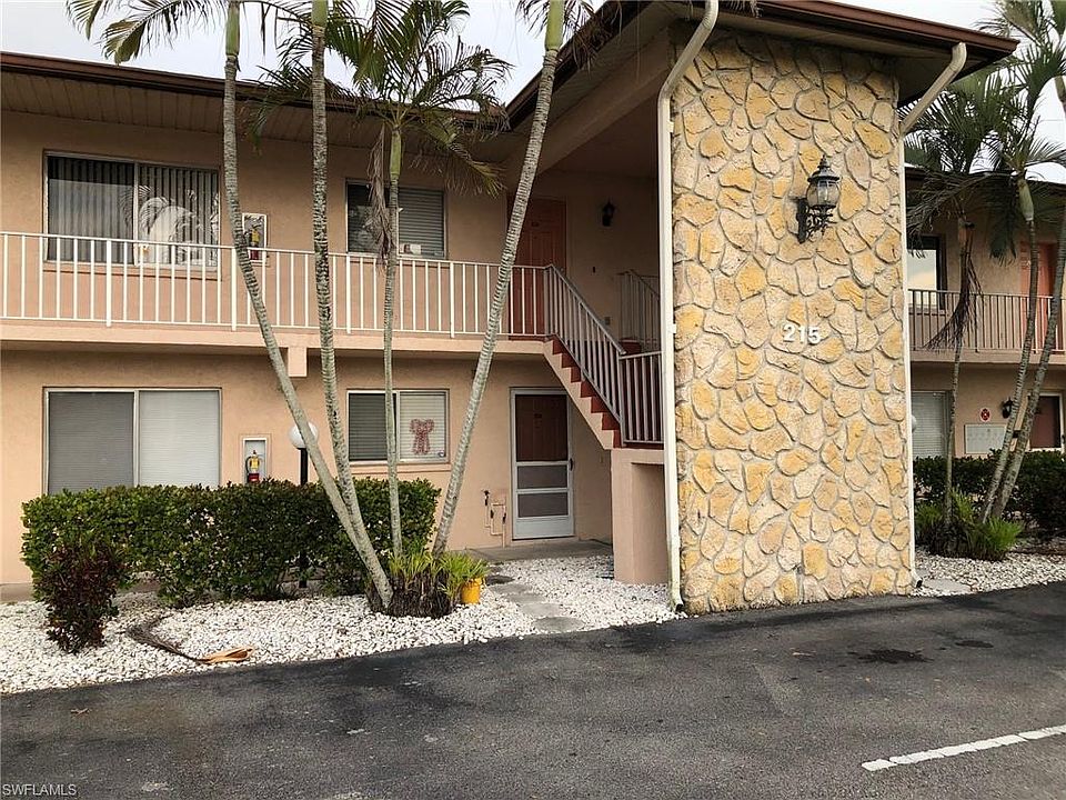 1st image of 215 SE 15th Pl APT 207