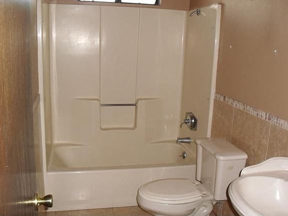 3rd image of 8711 E Avenue U