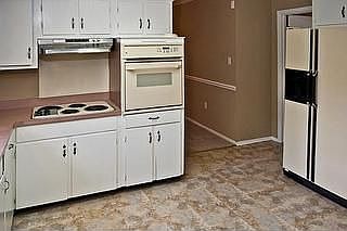 2nd image of 1301 Manchester Dr
